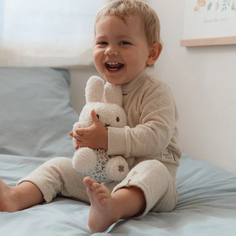 PELUCHE MIFFY LUCKY LEAVES 20cm - LITTLE DUTCH – Image 4