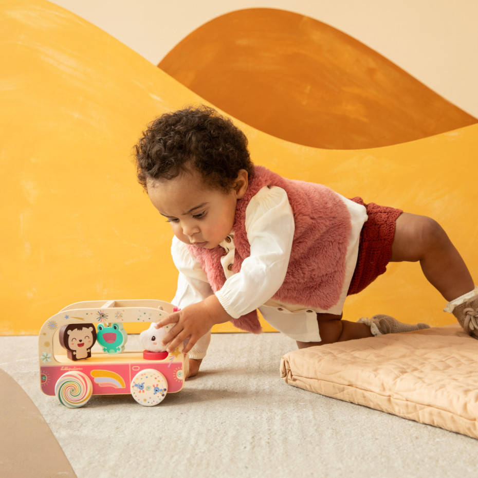 Bus magique en bois Léna - LILLIPUTIENS – Image 2